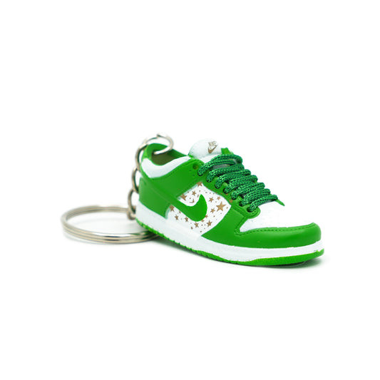 Nike SB Dunk Low "Supreme Stars Mean Green"